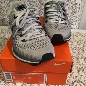 Nike Air Zoom Pegasus size 5 Pure platinum, anthracite